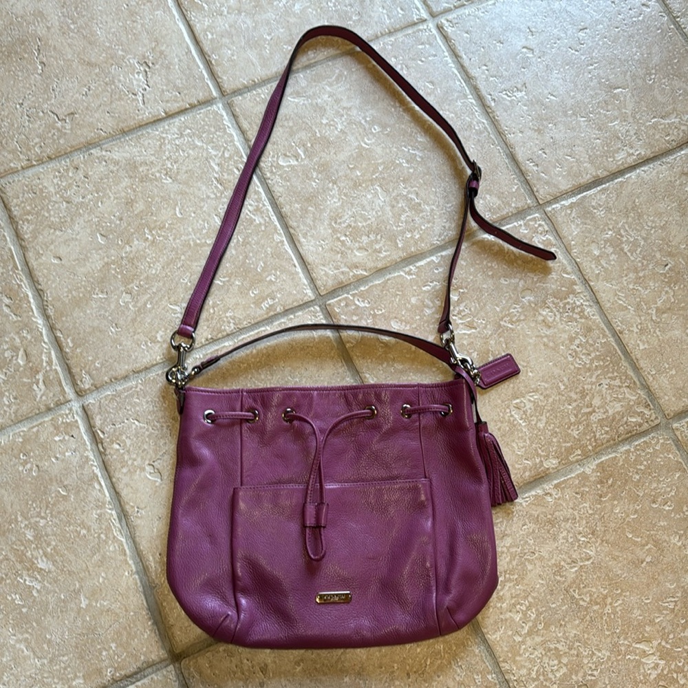 Authentic Coach F27003 Avery Leather Drawstring Bucket Bag
